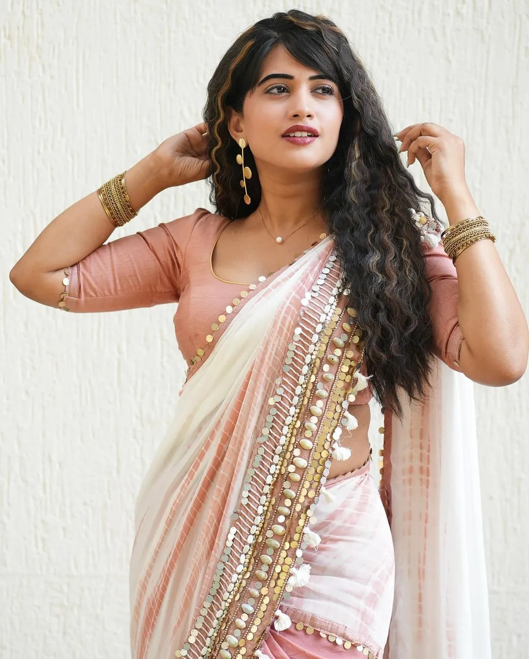 Telugu Actress Sravanthi Chokarapu Images In White Saree Pink Blouse